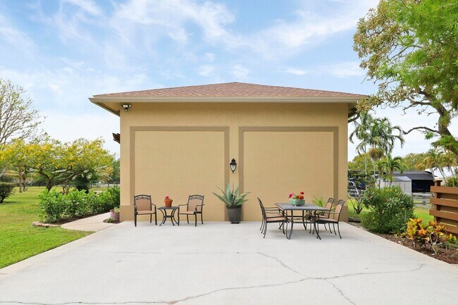 Building Photo - 10735 Lantana Rd