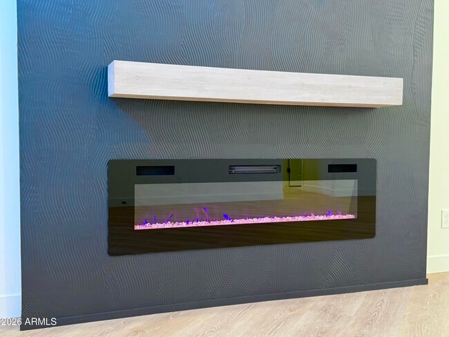 Building Photo - 6891 W Via Del Sol Dr