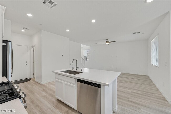 Building Photo - 8852 Flora Run Ave