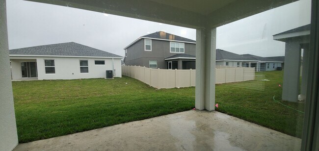 Building Photo - 4-Bedroom, 2.5-Bathroom in Winter Haven