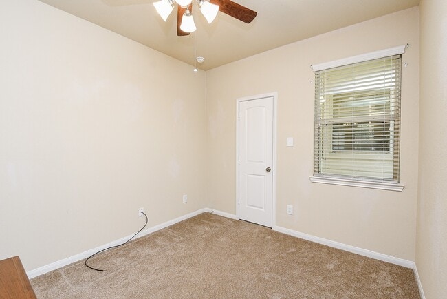 Building Photo - 2826 Whitman Dr