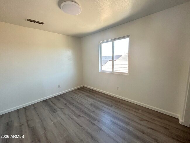 Building Photo - 10542 W Alvarado Rd