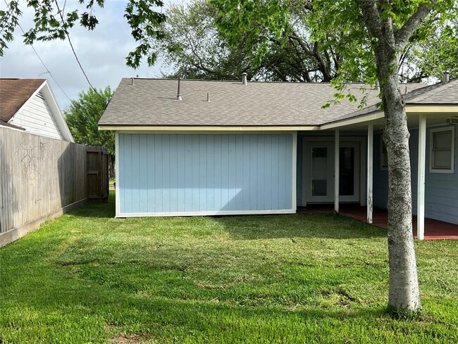Building Photo - 2414 Grape Ln