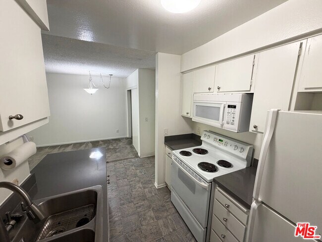 Building Photo - 4207 Raintree Cir