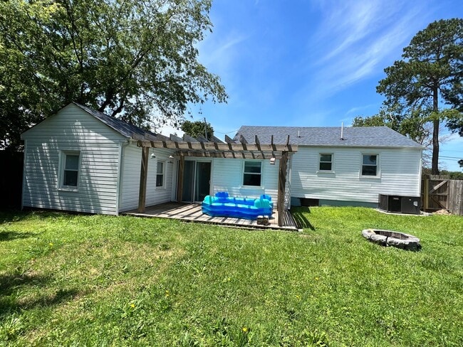 Building Photo - Three bedroom home in Norfolk