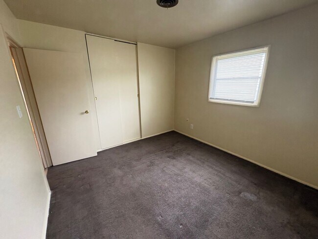 Building Photo - 3 Bedroom Ranch In Meadowdale