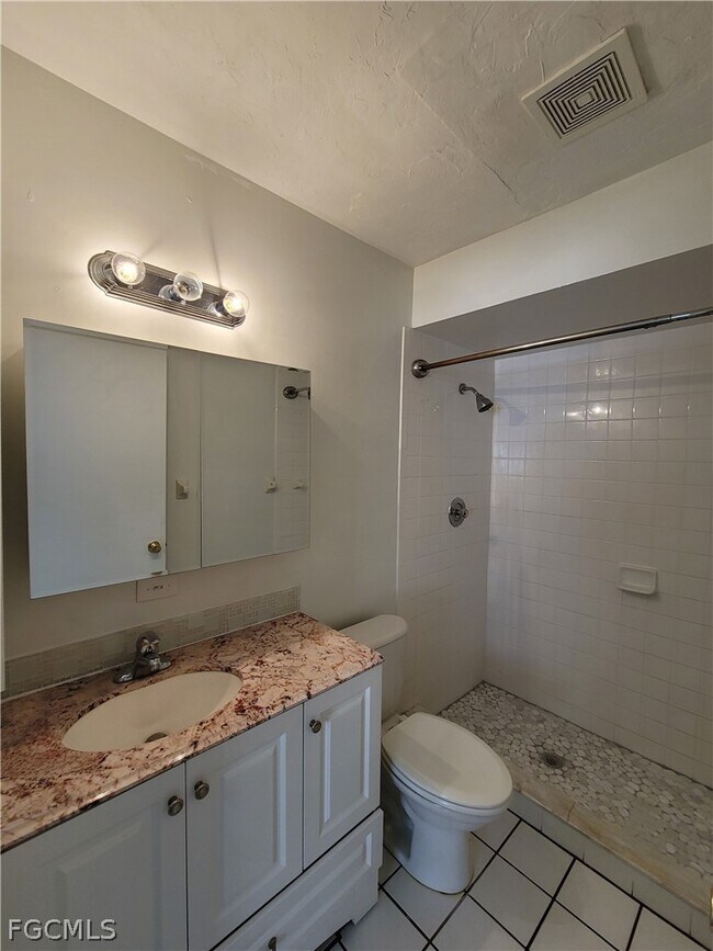 Building Photo - 931 SE 23rd Pl