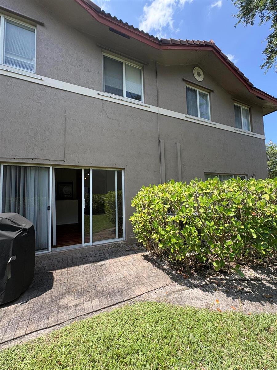 Building Photo - 3122 Coral Ridge Dr