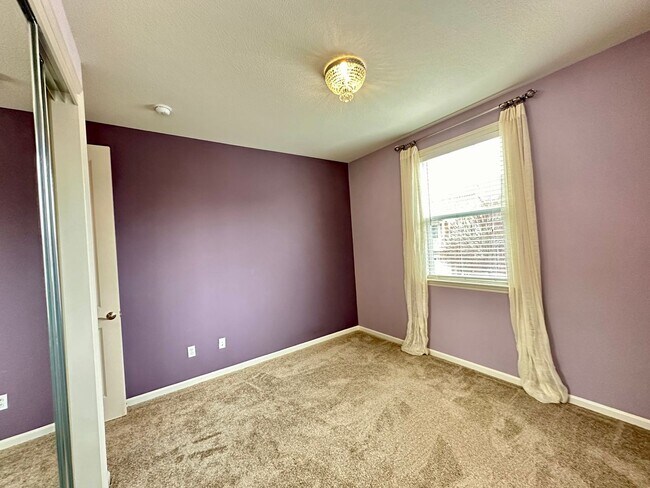 Building Photo - Large 4 Bedroom House in Hiddenbrook Commu...