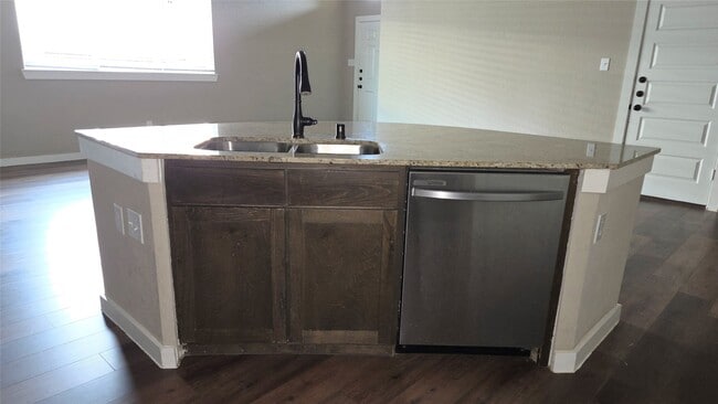 Building Photo - 9721 Grosbeak Ln