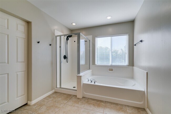 Building Photo - 25 Precipice Ct