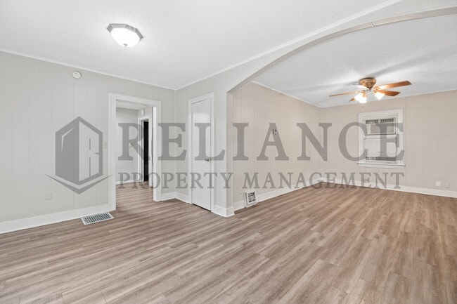 Building Photo - 645 S Poplar St