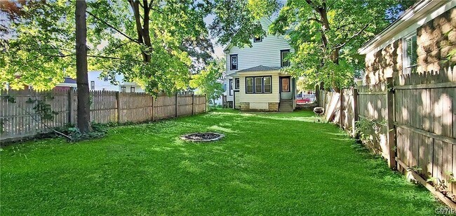 Building Photo - 718 Clarendon St