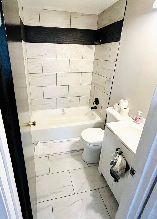 Building Photo - 4  Bedroom Home Ready Now