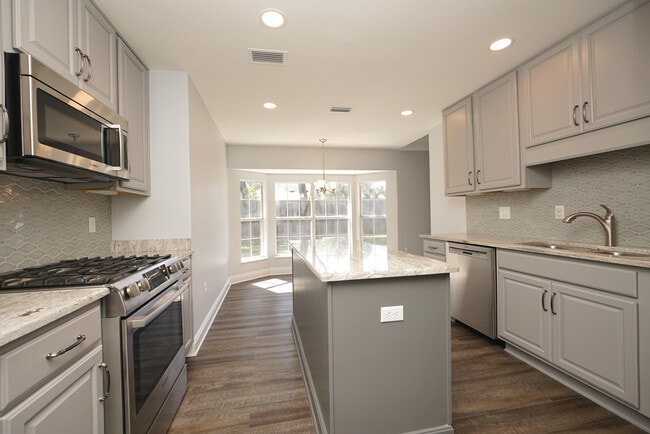 Building Photo - 4552 Knollwood Ln