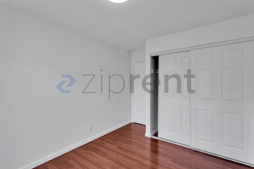Building Photo - Unit B