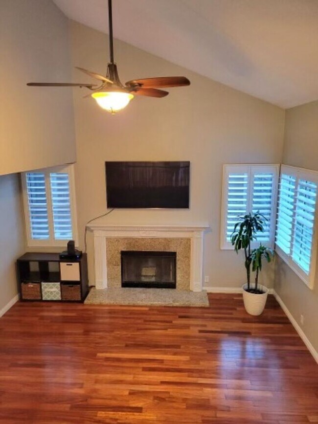 Building Photo - "Coveted Comfort: Spacious 4-Bed, 3-Bath H...