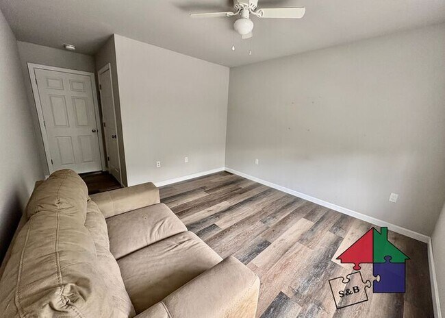 Building Photo - Room to Relax: 3BR/2.5BA Townhome in Milton