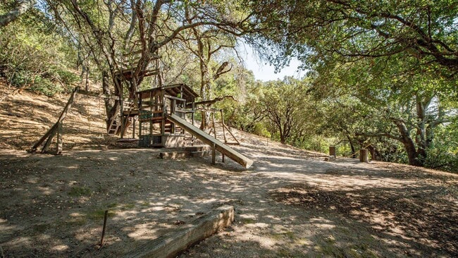 Building Photo - Hilltop Estate in Green Valley-Fully Furni...