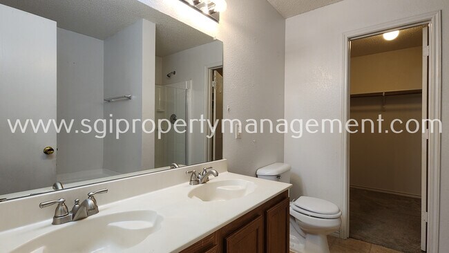 Building Photo - 2604 Bandera Pl