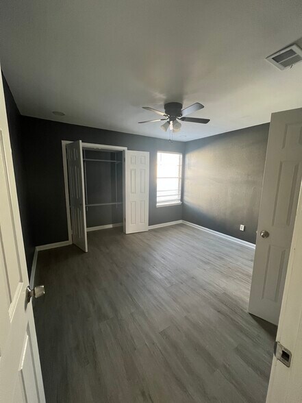 Building Photo - 520 Revere Dr