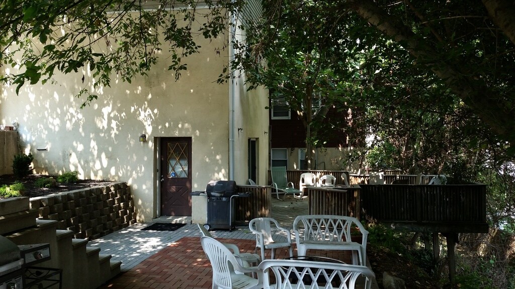 Building Photo - 289 Greenough St