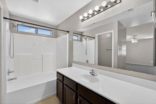 Building Photo - Updated House in Chandler Community