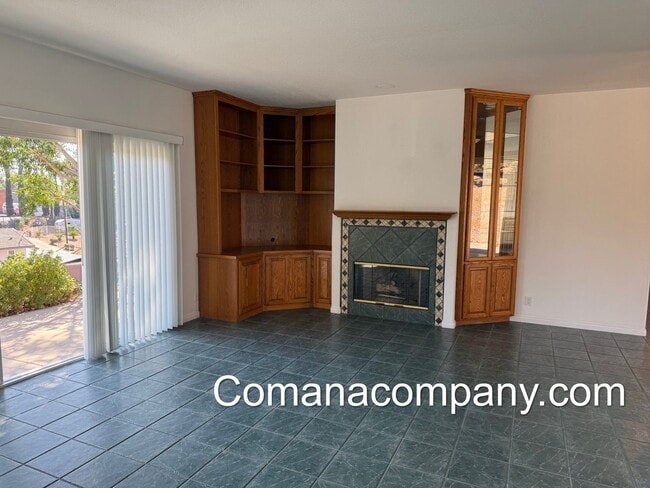 Building Photo - Gorgeous, spacious 3BR/2BA w views, yard, ...