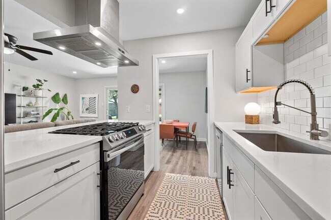 Building Photo - 2307 Whitestone Dr