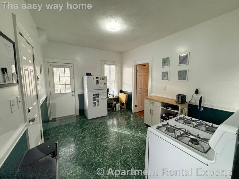 Building Photo - 42 Gibbens St