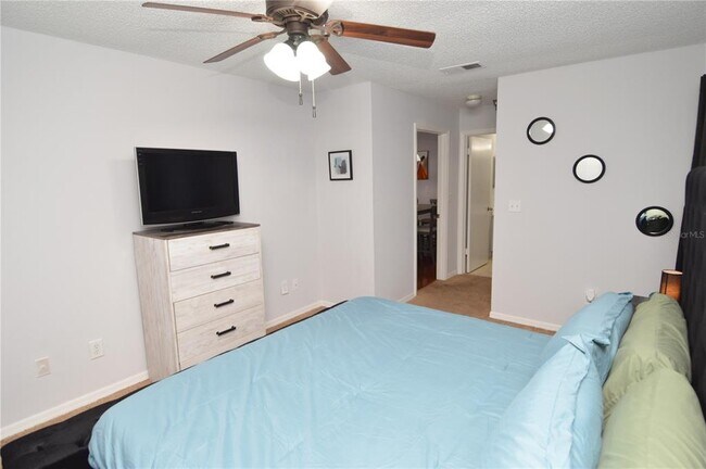 Building Photo - 10263 Gandy Blvd N