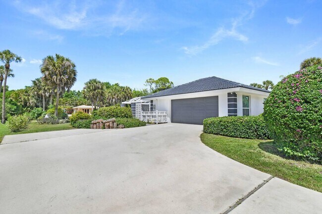 Building Photo - 12231 Areaca Dr