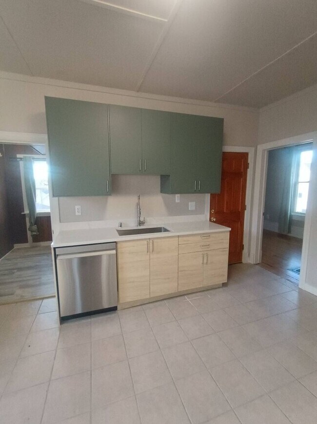 Building Photo - 2035-2037 N Buffum St