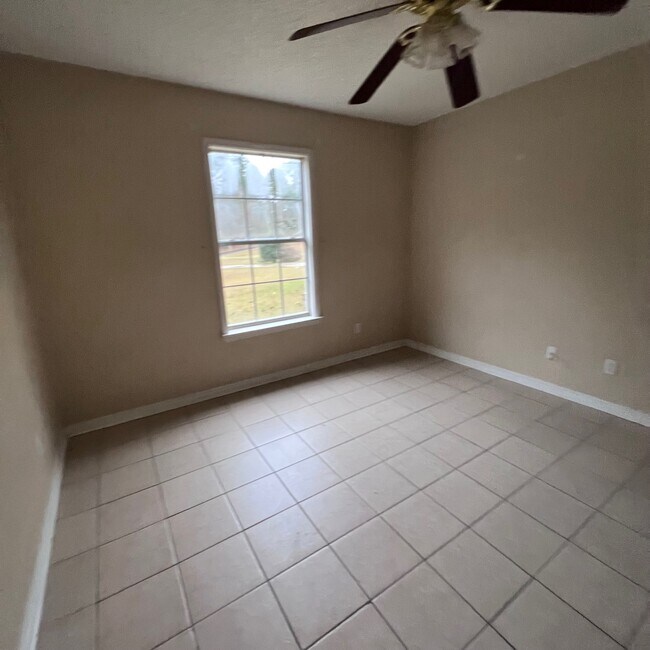 Building Photo - 161 Pinehill Mnr