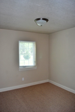 Building Photo - 2 bedroom, 1 bath condo near west side cam...