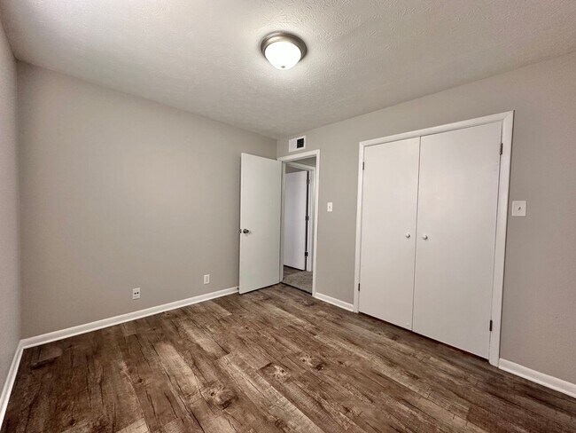 Building Photo - Parkway Apartments – Convenient 2-Bedroom ...