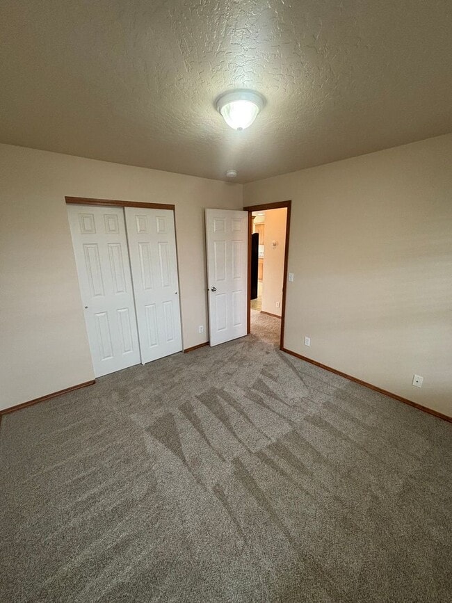 Building Photo - BEAUTIFUL HOME IN THE LANDINGS (APP#59)