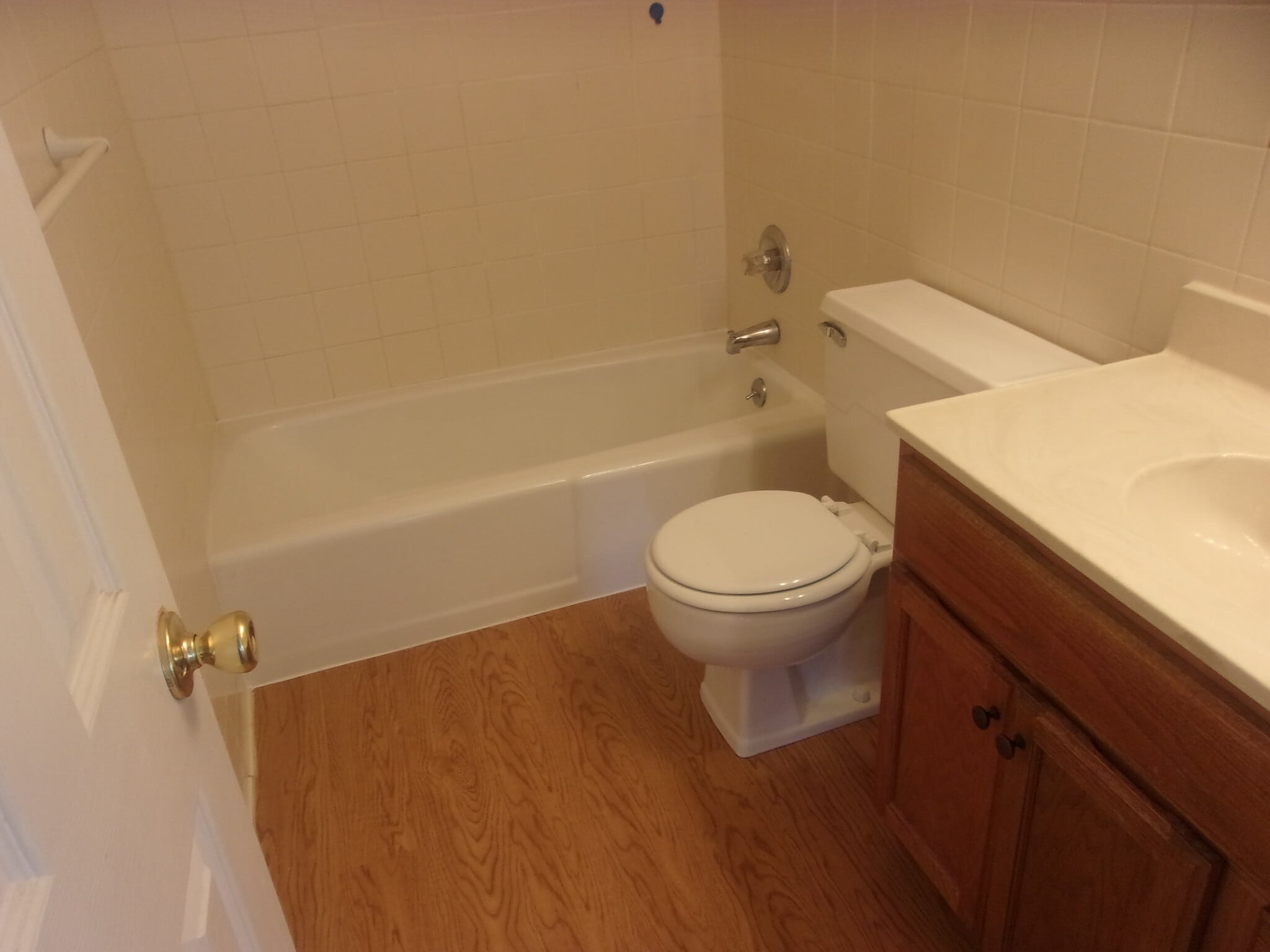 main bath - 908 Mechanic St