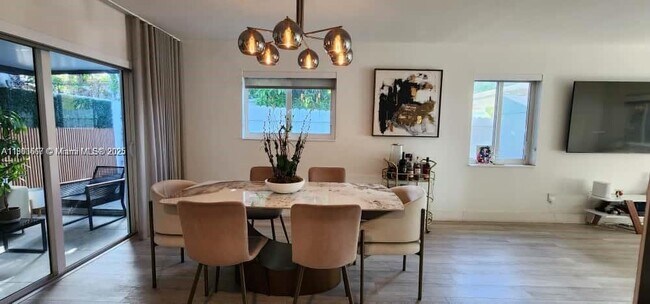 Building Photo - 1828 NW 4th St