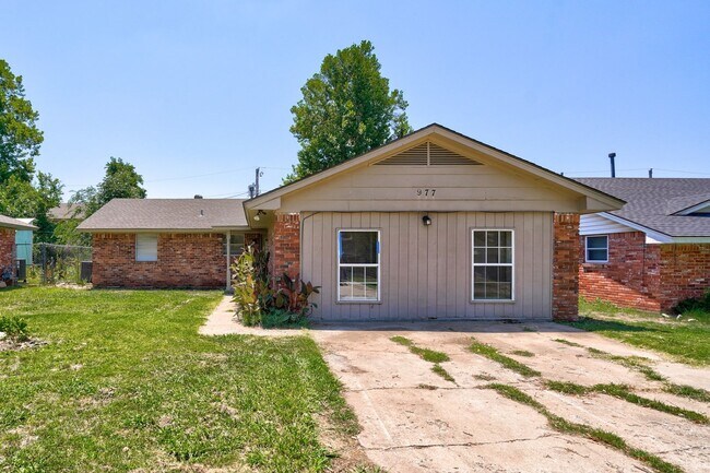 Primary Photo - 3 Bed 1.5 Bath Norman