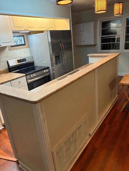 Building Photo - 303 Gator Lake Ct
