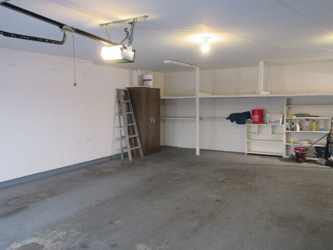 Building Photo - Duggan Property Management, Inc presents this 3BR +2.5 bath in Encino Village Townhomes