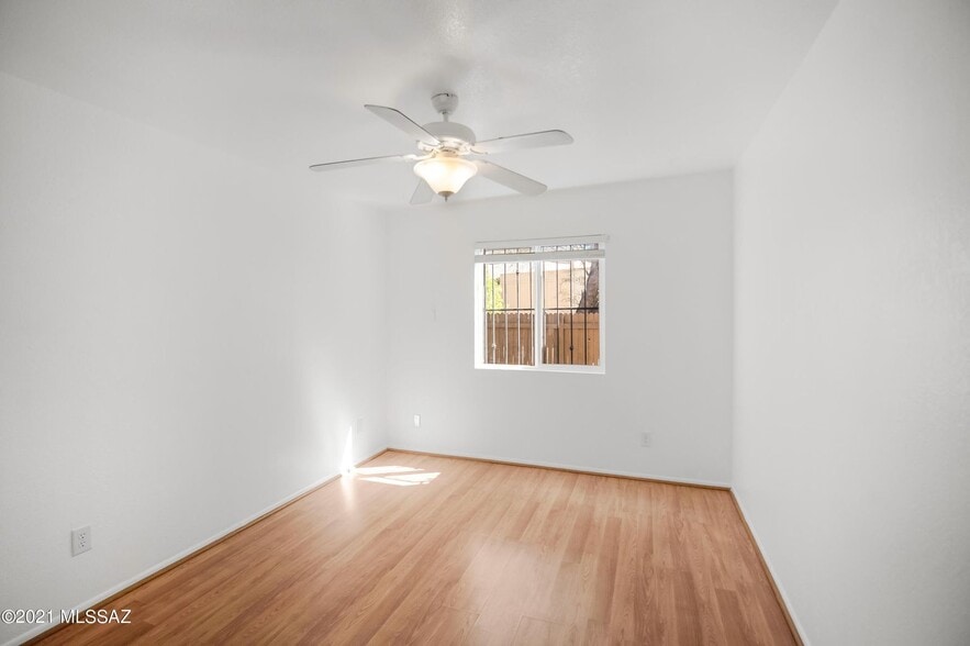 Guest Bed 2 - 1850 N Circulo de la Cienega