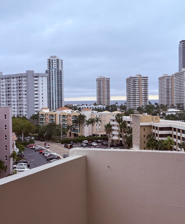 Building Photo - 401 Golden Isles Dr