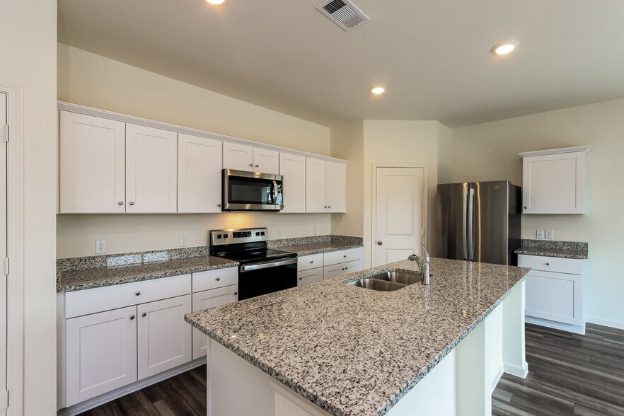 Building Photo - 1818 Sandlin Dr