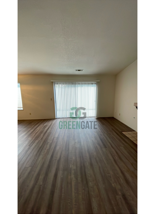 Building Photo - Gate Community 2 Bedroom Condo Availabilit...