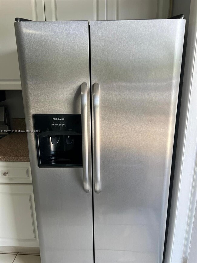 Building Photo - 30 E 12th St