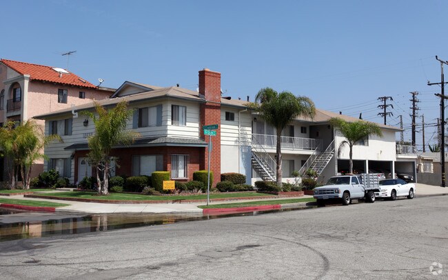 Primary Photo - 12532 Cranbrook Ave