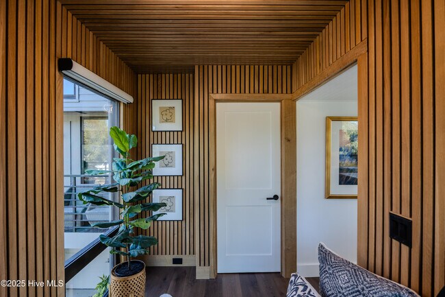 Building Photo - 345 Bradley Dr