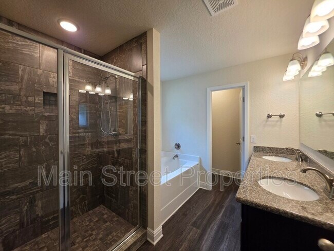 Building Photo - 5165 Peach Dr